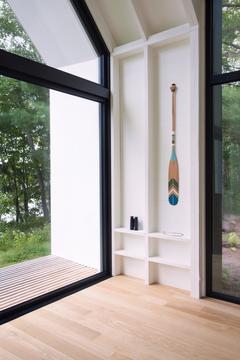 Gallery of Window on the Lake / YH2  - 13