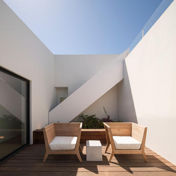Gallery of M24 House / OLARQ Osvaldo Luppi Architects  - 3