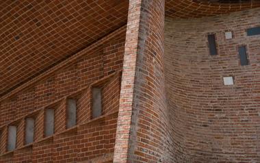 Gallery of The Intricate, Undulating Brickwork at Eladio Dieste's Cristo Obrero Church in Uruguay  - 1
