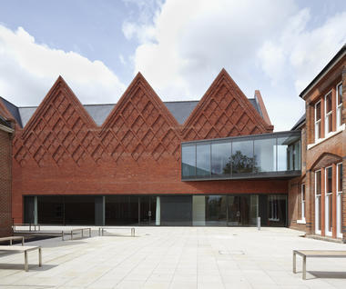 Brentwood School Study Centre and Auditorium / Cottrell & Vermeulen Architecture