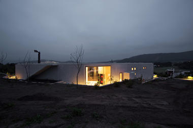 White O / Toyo Ito