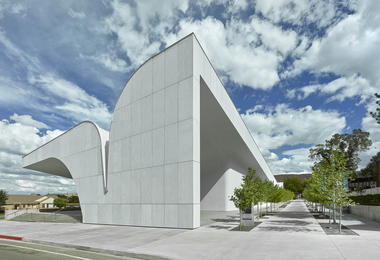 Centro de Sorenson para las artes / Brooks + Scarpa Architects