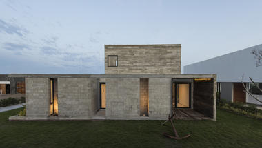 Casa Bogavante / Riofrio Arquitectos