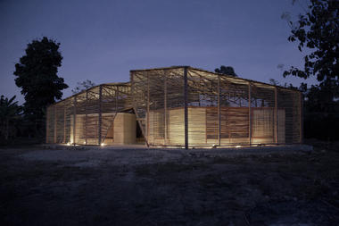 Escuela Min Tu Won / Orbe Architecture + Estudio Cavernas + INDA + W.E. Wattanachote + Lasavanich