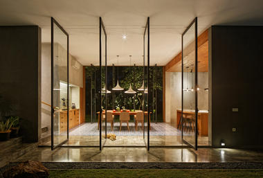 Casa Inside Outside  / Tamara Wibowo Architects