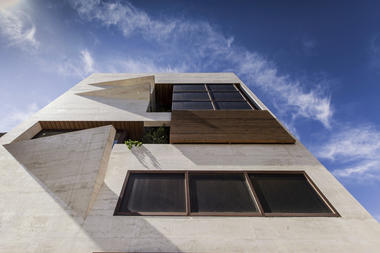 Casa Pequena / Masih Fazile