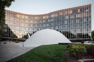 Clássicos da Arquitetura: Sede do Partido Comunista Francês / Oscar Niemeyer