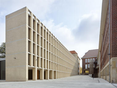教堂广场哲学学堂  / Peter Böhm Architekten