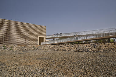 Nuevo Edificio Aulario en la Universidad Alioune Diop / Javier Perez Uribarri + Federico Pardos Auber