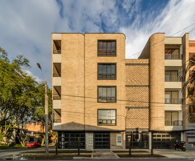 Edificio La Palma / Planta Baja Estudio de Arquitectura