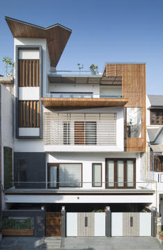 Gallery of J House / Spaces Architects@ka  - 1
