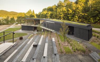 画廊 Bonnallie 服务中心，与山同形 / Anne Carrier architecture  - 13