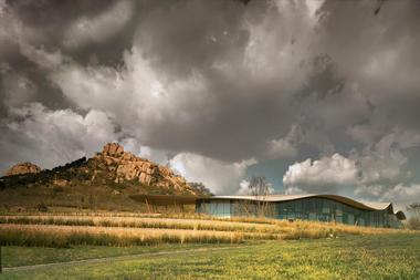 Centro para Visitantes en la Colina Vanke Tsing Tao Pearl / Bohlin Cywinski Jackson