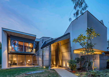 Casa de historias / Mathew and Ghosh Architects