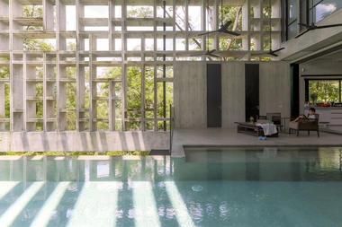 Gallery of 9 Homes With Indoor/Outdoor Spaces for All the Summer Vibes  - 2