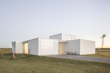 Casa Lucia / BHY arquitectos