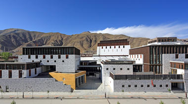 玉树康巴艺术中心 / 中国建筑设计研究院本土设计研究中心