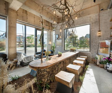 Gallery of Cafe that Resembles Jeju Island / STARSIS  - 7