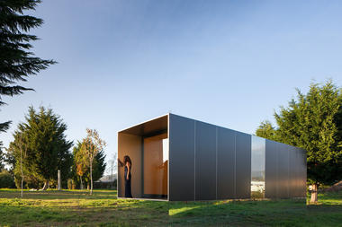 Gallery of Micro-Architecture: 40 Big Ideas for Small Cabins  - 31