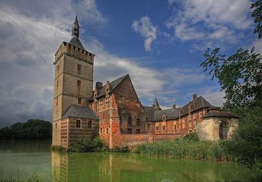 Atelier Bow-Wow Designs Stage for Music Festival at Horst Castle 