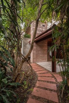 Casa Lutzenberger / Kiefer Arquitetos