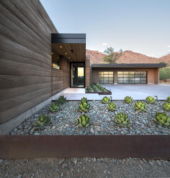 Tierra Apisonada Moderna / Kendle Design Collaborative