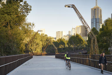 Tanderrum Pedestrian Bridge / John Wardle Architects  + NADAAA + Oculus