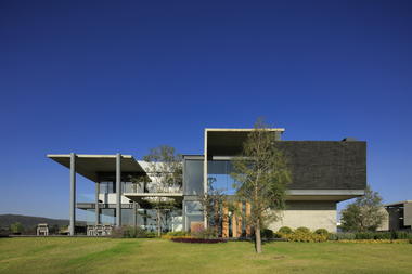 Casa Campo Lago / Echauri Morales Arquitectos
