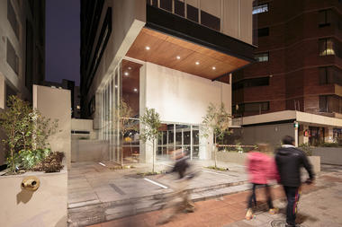 琥珀大楼 / Diez + Muller Arquitectos