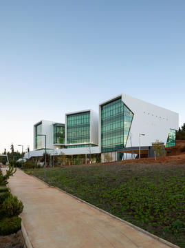 Edificio Carrera de Tecnología Médica PUCV / Dirección del Plan Maestro de la Pontificia Universidad Católica de Valparaíso. Vicerrectoría de Desarrollo