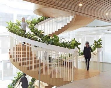 Barandas y pasamanos para escaleras: materiales, estructuras y formas creativas