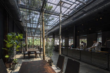 Restaurante de sombra / NISHIZAWAARCHITECTS