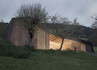 Hangar Agrícola / LOCALARCHITECTURE