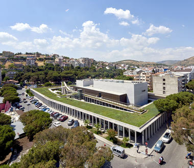 古城的现代文化活动场所 Bergama 文化中心 / EAA - Emre Arolat Architecture