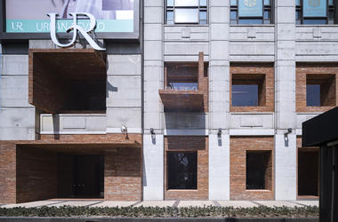 UR上海旗舰店“峡谷之墟” / 东仓建设