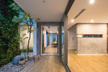 NHÀ TẰM / Landmak Architecture