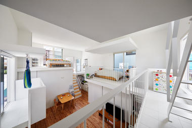 Gallery of Balcony House / Takeshi Hosaka Architects  - 8