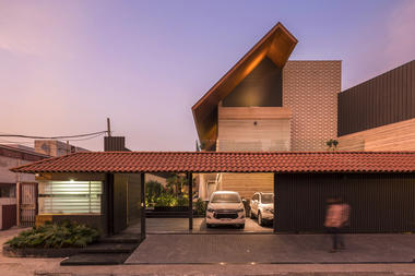 Gallery of An Indian Modern House / 23DC Architects  - 12