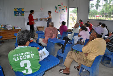 Galería de Comedor de Guadurnal / Al Borde + Taller General  - 20