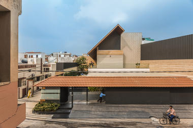 Gallery of An Indian Modern House / 23DC Architects  - 14