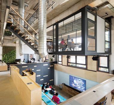 Gallery of Office for Communique / groupDCA  - 1