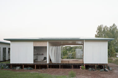 Gallery of House with a Guest Room / Andrew Power  - 1