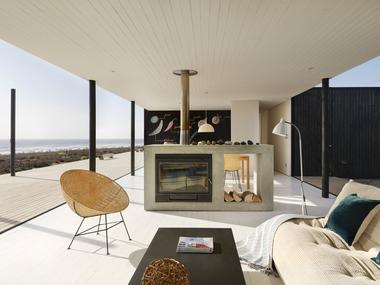 Gallery of 35 Fireplaces that Spark Architectural Interest  - 34