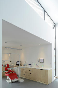 Galería de Centro clínico municipal / studiolada architects  - 20