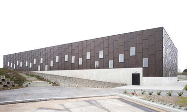 Gallery of Calais Sporthall / RemingtonStyle  - 6