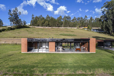 Sun Villa / Bernardo Bustamante Arquitectos
