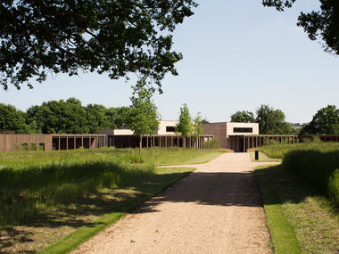 Cementerio de Bushey / Waugh Thistleton Architects
