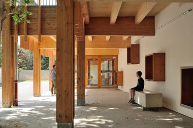 Escola Infantil em Roches de Condrieu / Brenas Doucerain Architectes