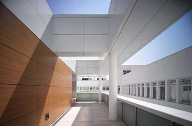 Hospital Infanta Luisa / Miguel Blázquez Arquitectos