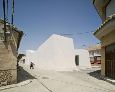 Edifício Multifuncional BENFERRI / Rafael Landete + Emilio Cortes
